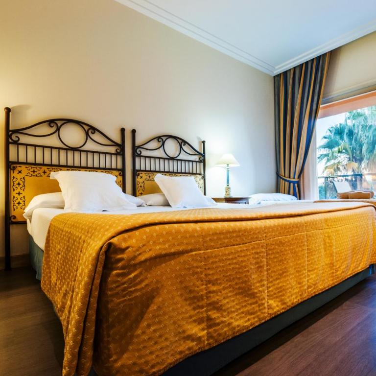 Hotel Alicante Golf - Standard Double or Twin Room with Lake View (2 adults + 1 child) - 4