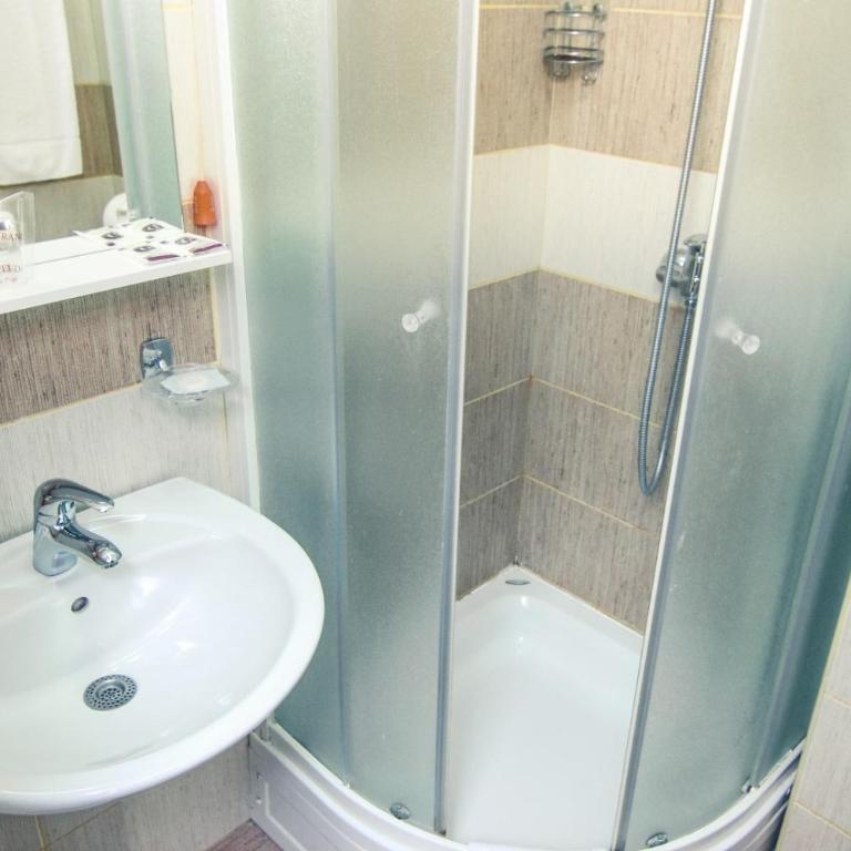 Hotel Grand - Superior Dvokrevetna Soba sa Bračnim Krevetom/Zasebnim Krevetima - 2