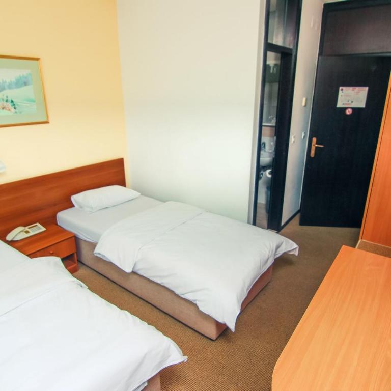 Hotel Grand - Economy Dvokrevetna Soba sa Zasebnim Krevetima - 4
