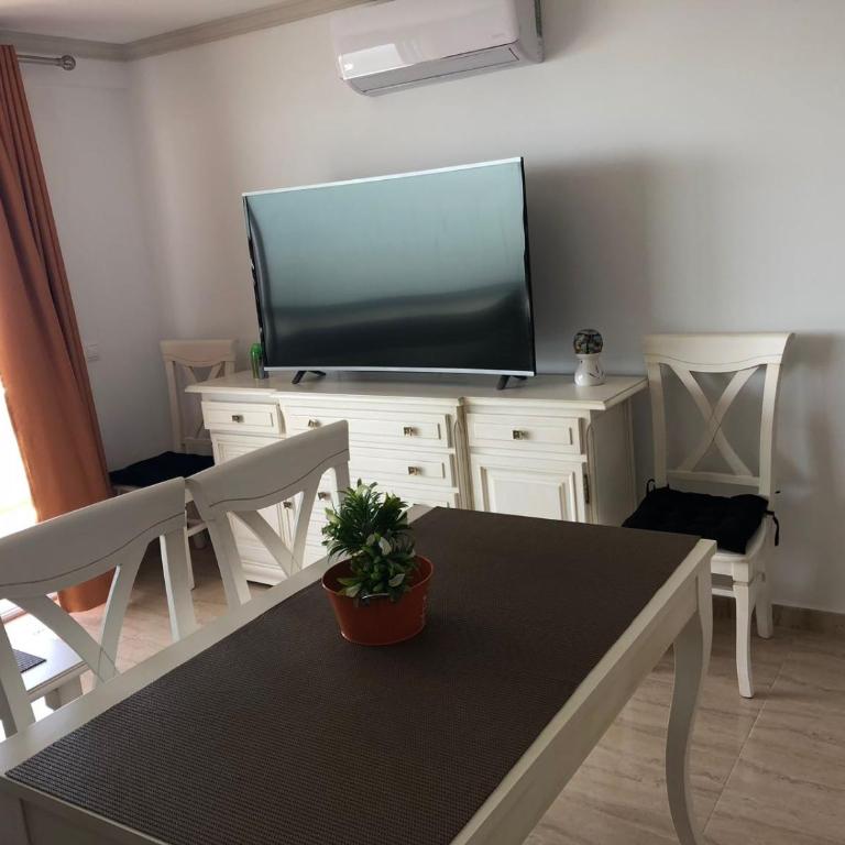 APARTAMENTO 4-2, EDIFICIO EDEN ROC I - Apartamento - 35