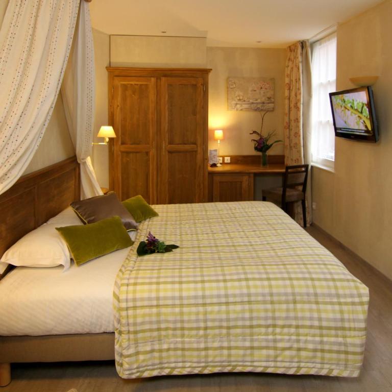 Hotel Beaucour - Chambre de Charme avec Douche ou Baignoire Balnéo - 31