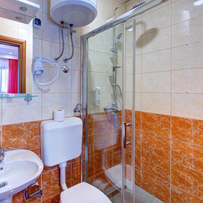 Pansion Villa Nur - Double Room with Balcony and River View - 5