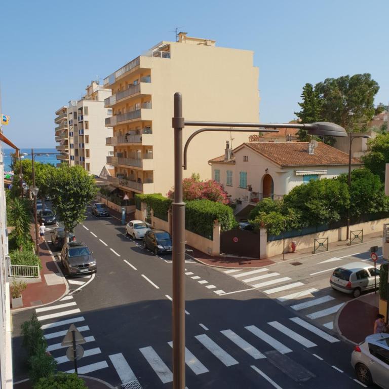 Beautiful studio near sea (free parking) - Appartement - 21