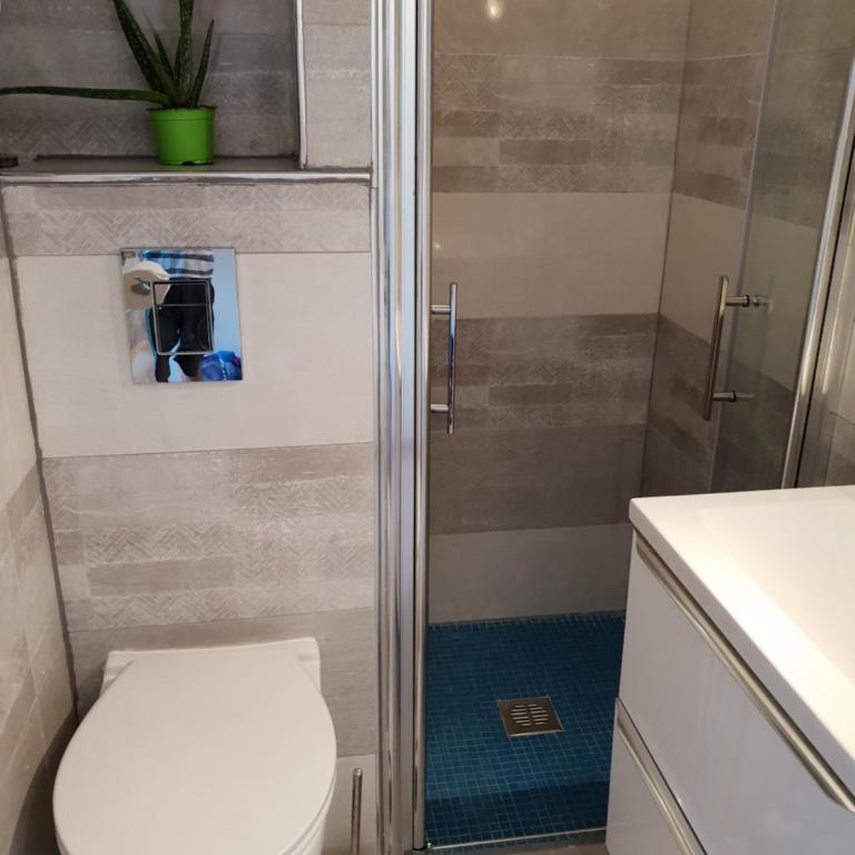 Beautiful studio near sea (free parking) - Appartement - 18