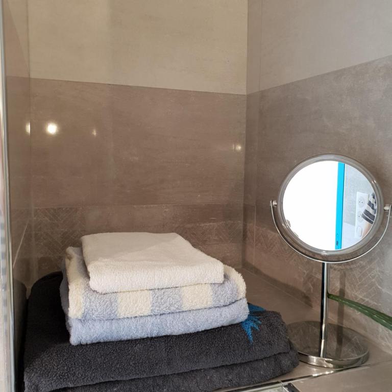 Beautiful studio near sea (free parking) - Appartement - 19