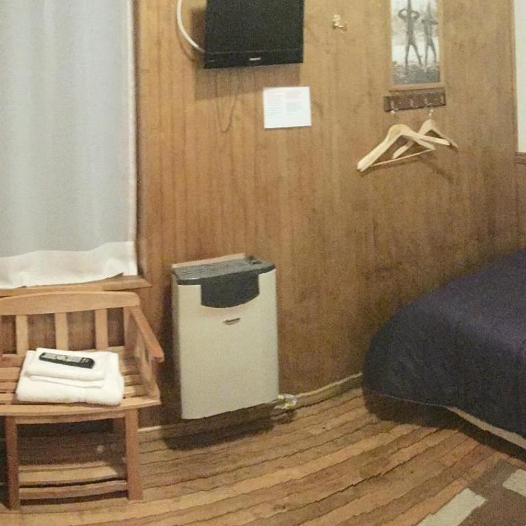 Hostal Chalet Las Violetas - Twin Room with Shared Bathroom - 6