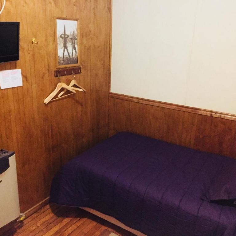 Hostal Chalet Las Violetas - Twin Room with Shared Bathroom - 5