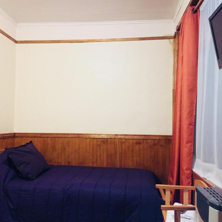 Hostal Chalet Las Violetas - Twin Room with Shared Bathroom - 4