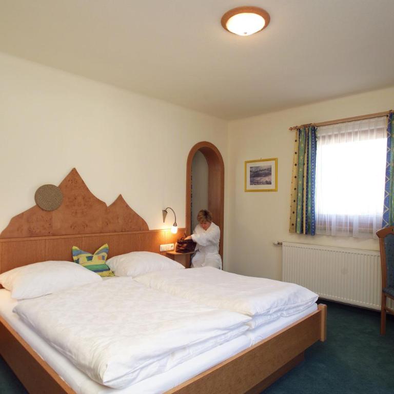 Pension Lachmayr - Sommerkarte inkludiert - Doppelzimmer mit Balkon - 2