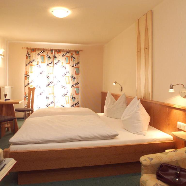 Pension Lachmayr - Sommerkarte inkludiert - Doppelzimmer mit Balkon - 3