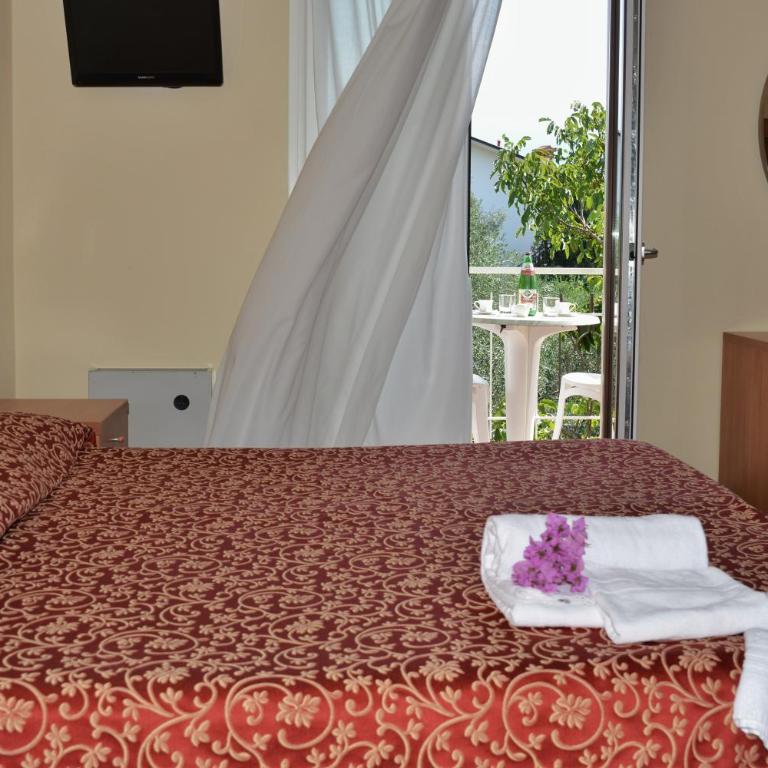 Hotel Sorriso - Camera Matrimoniale con Balcone - 10