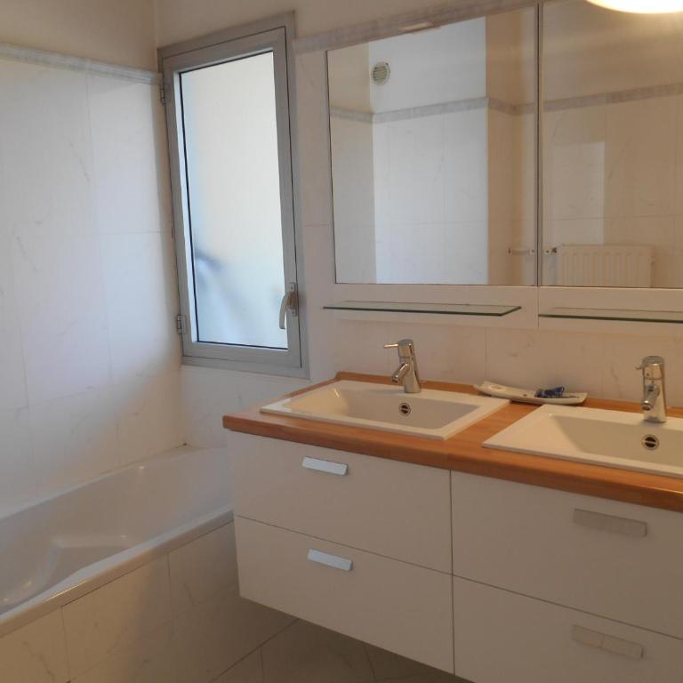 Appartement Le France - Vacances Côte d'Azur - Appartement - Vue sur Piscine - 23