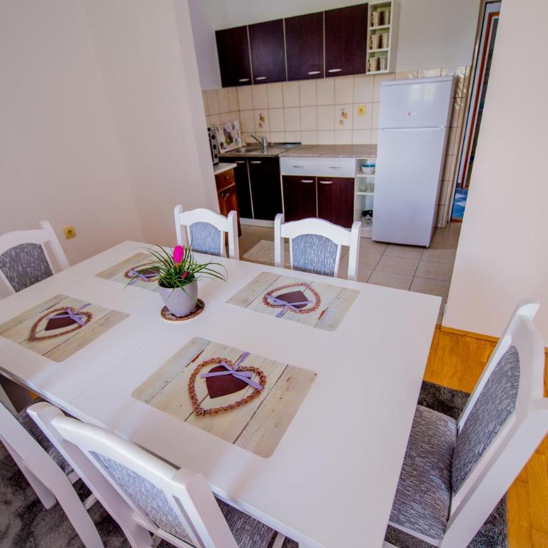 Apartman Katarina - Suite sa Bračnim Krevetom (King-size) i Balkonom - 8