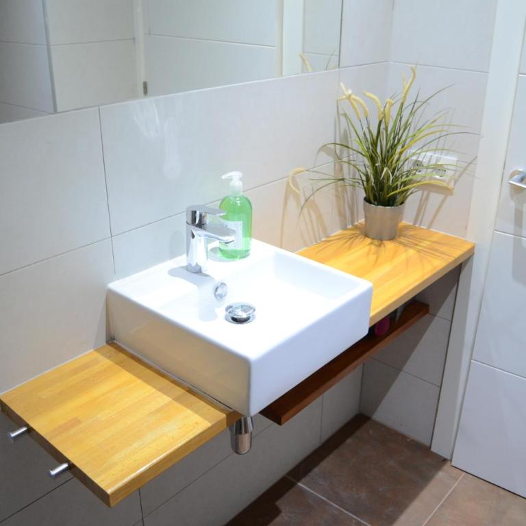 Poble Sec Apartments - One-Bedroom Apartment - 1