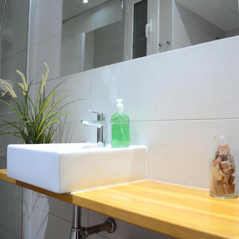 Poble Sec Apartments - One-Bedroom Apartment - 2