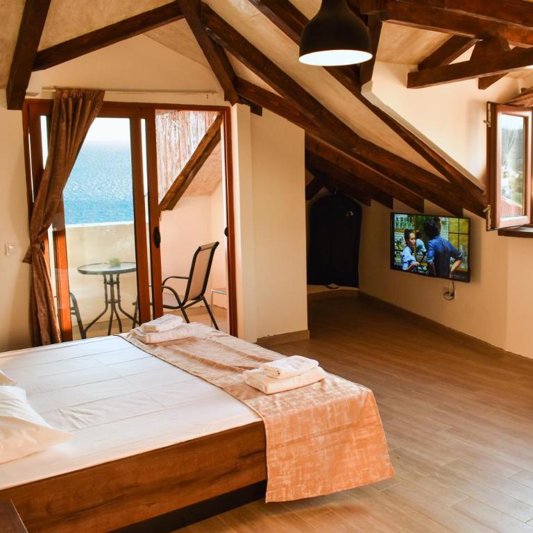 Villa Dulcinea - Deluks Dvokrevetna soba sa Bračnim Krevetom, Balkonom i Pogledom na More - 1