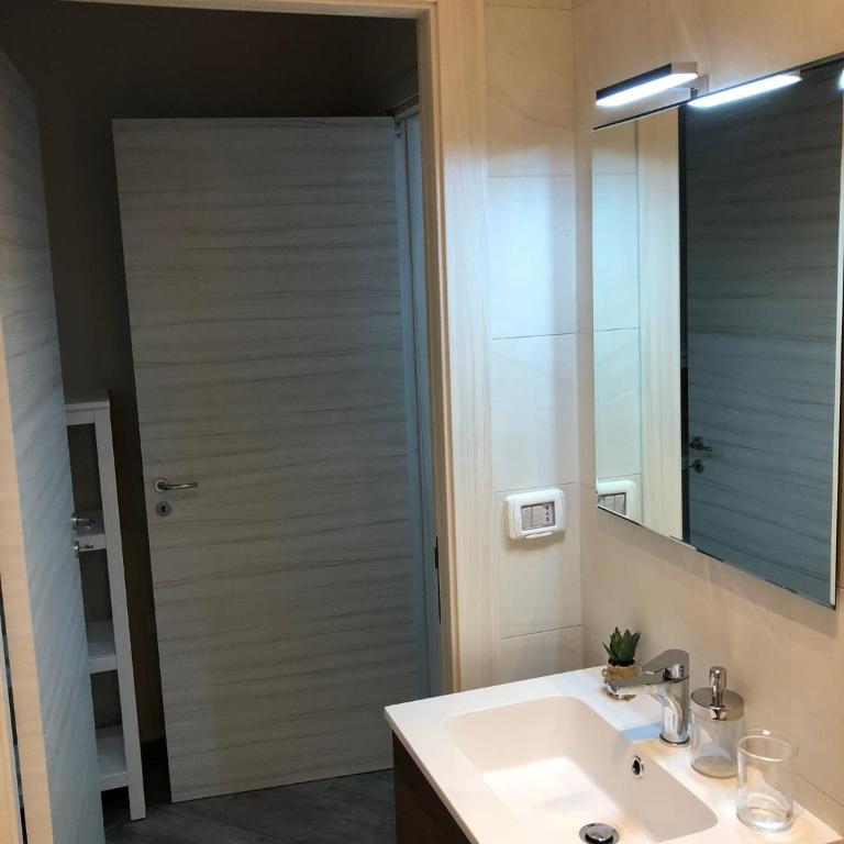 Elena Rooms - Double Room with Private Bathroom - 6