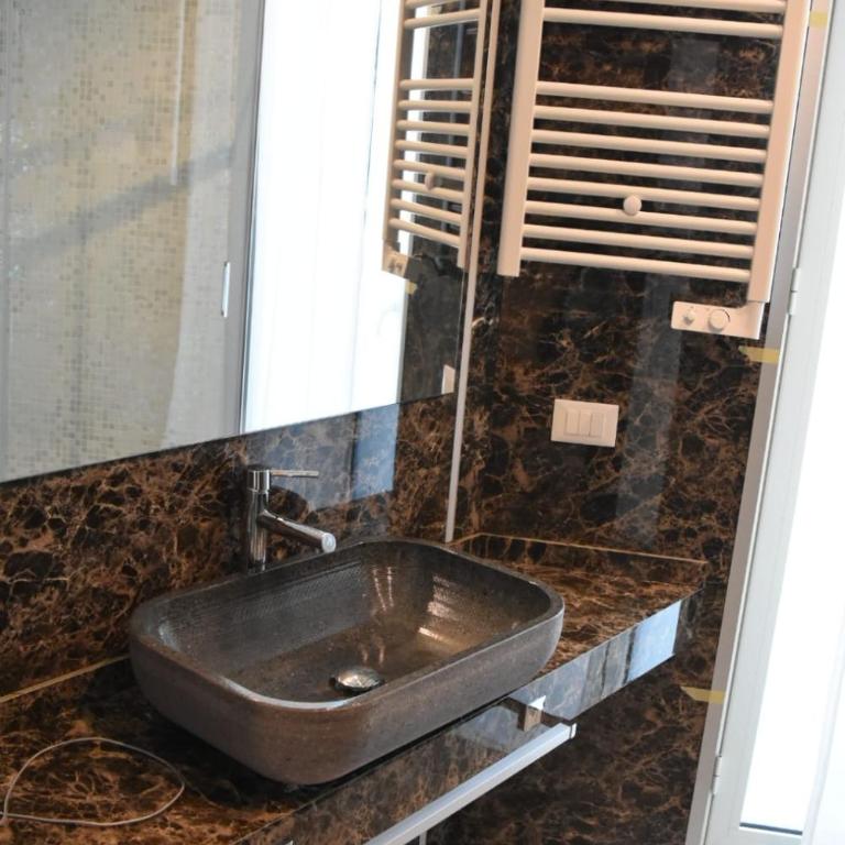 Th Luxury Rooms & Apartment - Monolocale con Balcone - 6
