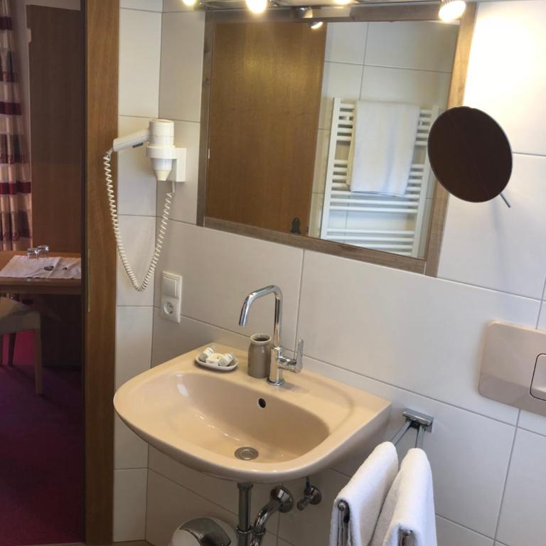 Landhaus Brigitte - Doppelzimmer mit Balkon - 7