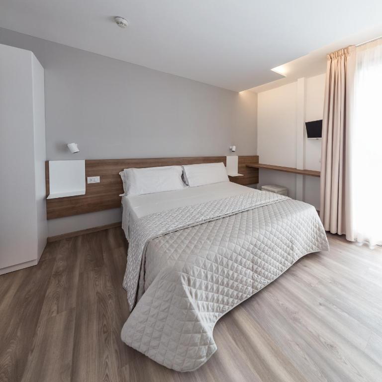 Riccione Beach Hotel Design - Brunch Experience - Quadruple Room with Balcony - 7