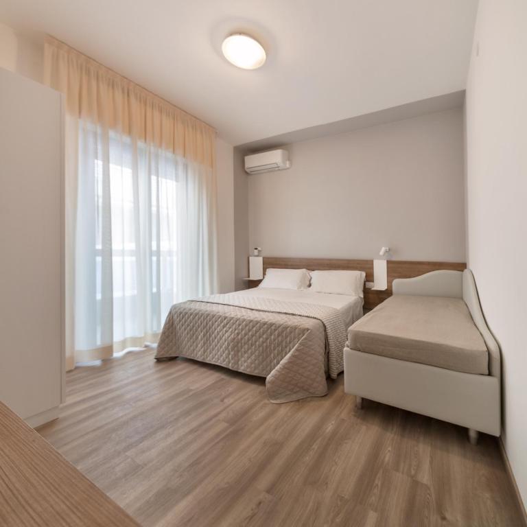 Riccione Beach Hotel Design - Brunch Experience - Triple Room with Balcony - 9