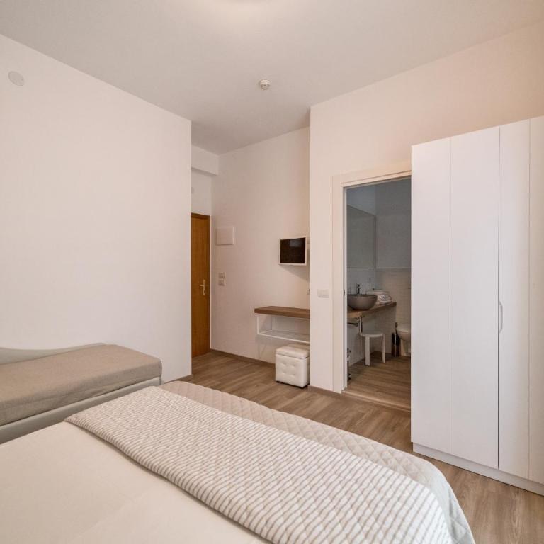 Riccione Beach Hotel Design - Brunch Experience - Triple Room with Balcony - 13