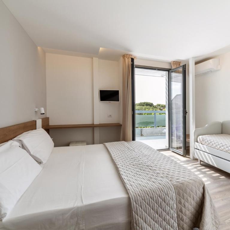 Riccione Beach Hotel Design - Brunch Experience - Quadruple Room with Balcony - 20