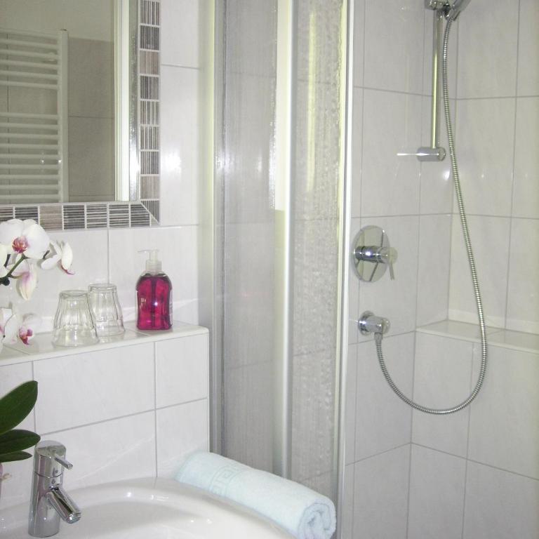Apart-Pension Oberreiter - Dreibettzimmer mit Balkon - 7