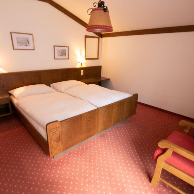 Pension Bergfried - Doppelzimmer mit Balkon - 2