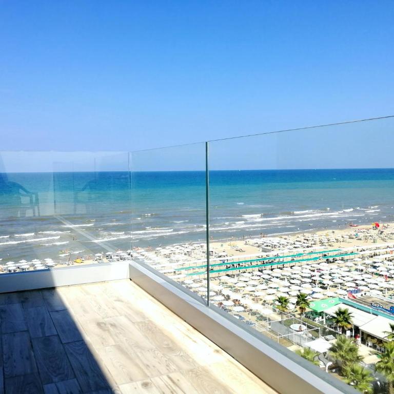 Hotel Diplomatic - Double or Twin Room with Balcony and Sea View - 10