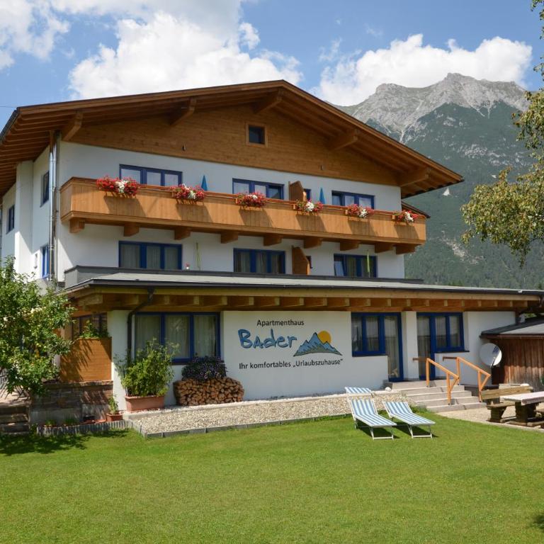 Apartments Bader Leutasch Tirol - Zimmer mit Kingsize-Bett und Balkon - 1
