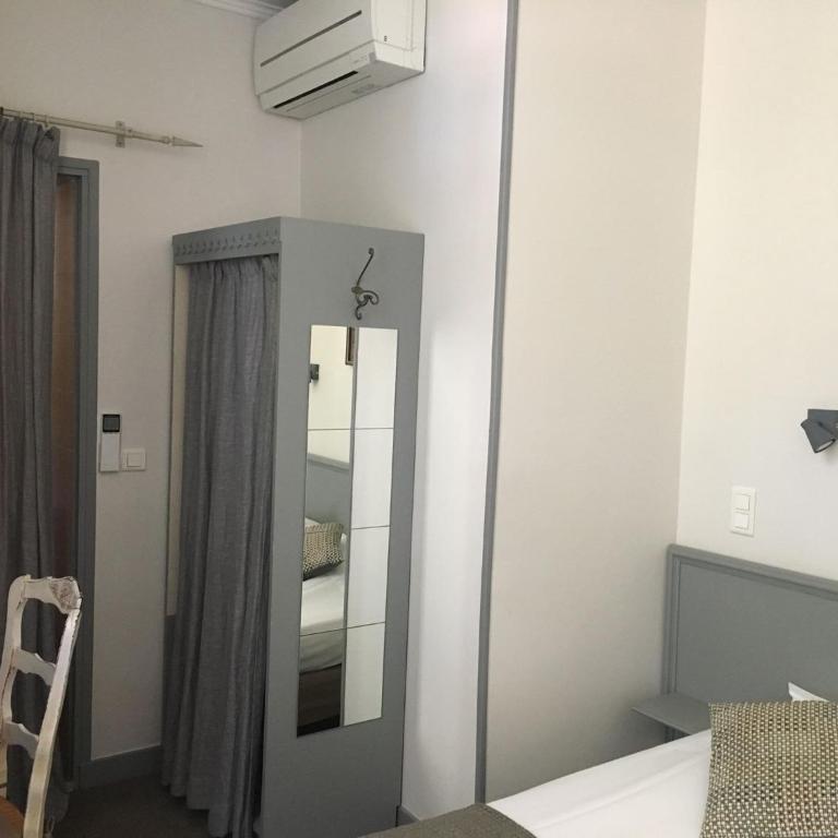 Hôtel du Parc - Chambre Double avec Toilettes Communes - 3