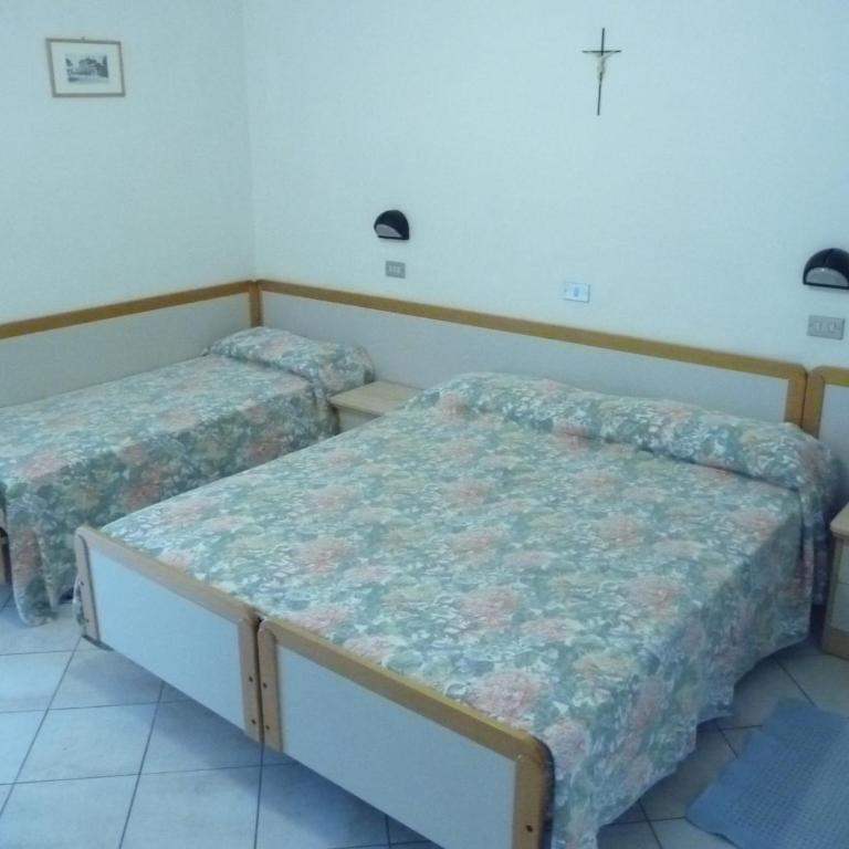 Hotel Desiree - Camera Matrimoniale Standard - 7