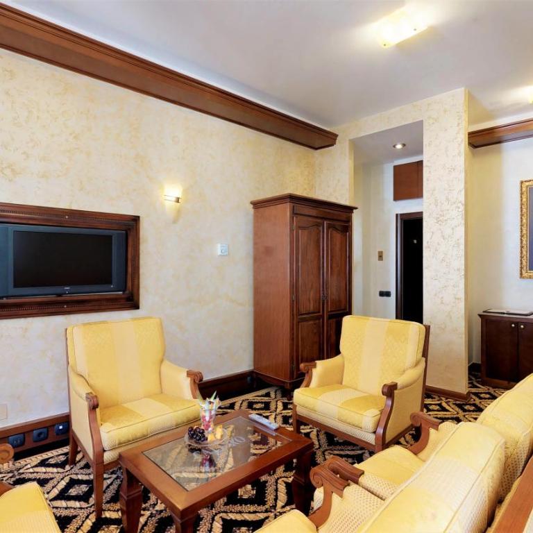 Historic Boutique Hotel Cattaro - Deluks Suite - 4