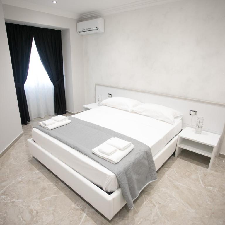 Tropea Luxury & Charm - Suite with Spa Bath - 11
