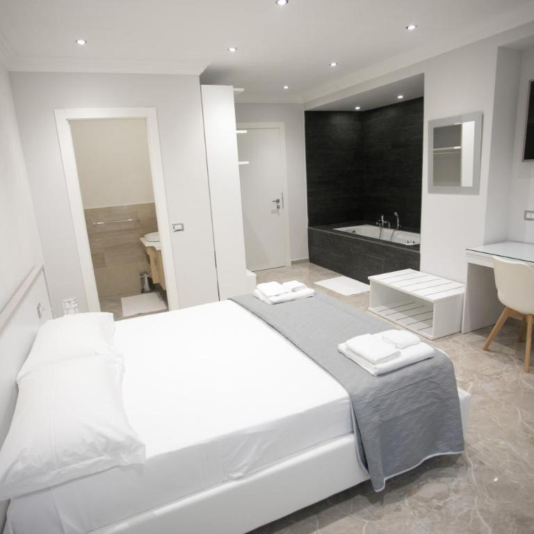 Tropea Luxury & Charm - Suite with Spa Bath - 2