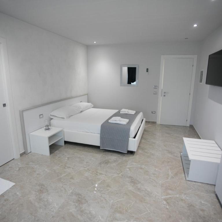 Tropea Luxury & Charm - Suite with Spa Bath - 13