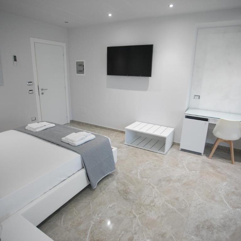 Tropea Luxury & Charm - Suite with Spa Bath - 15