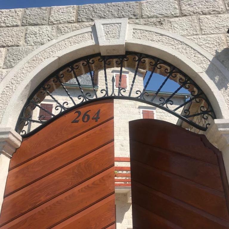Stone House 264 Beachfront Villa with Private Beach - Villa - 2