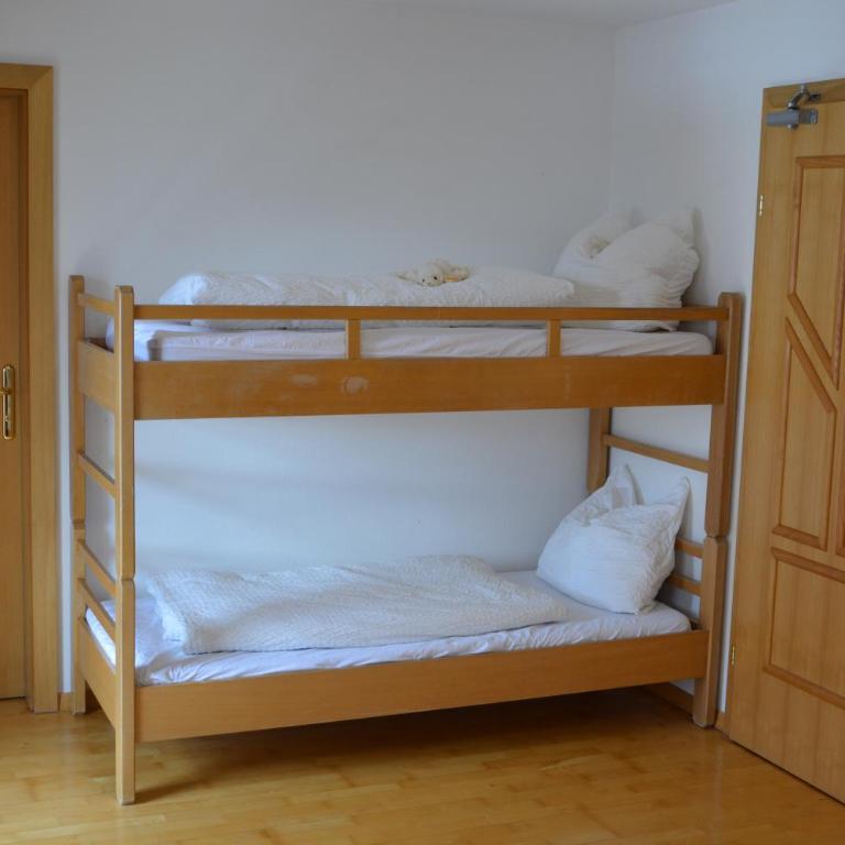 Ski In-Ski Out - Gästehäuser Saalbach-Hinterglemm - Wallegghof Christianhof - Comfort Vierbettzimmer - 1