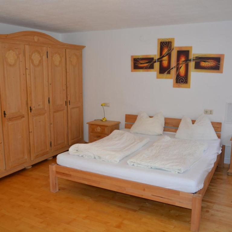 Ski In-Ski Out - Gästehäuser Saalbach-Hinterglemm - Wallegghof Christianhof - Comfort Vierbettzimmer - 2