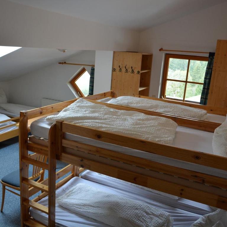 Ski In-Ski Out - Gästehäuser Saalbach-Hinterglemm - Wallegghof Christianhof - Familienzimmer mit Dusche - 5