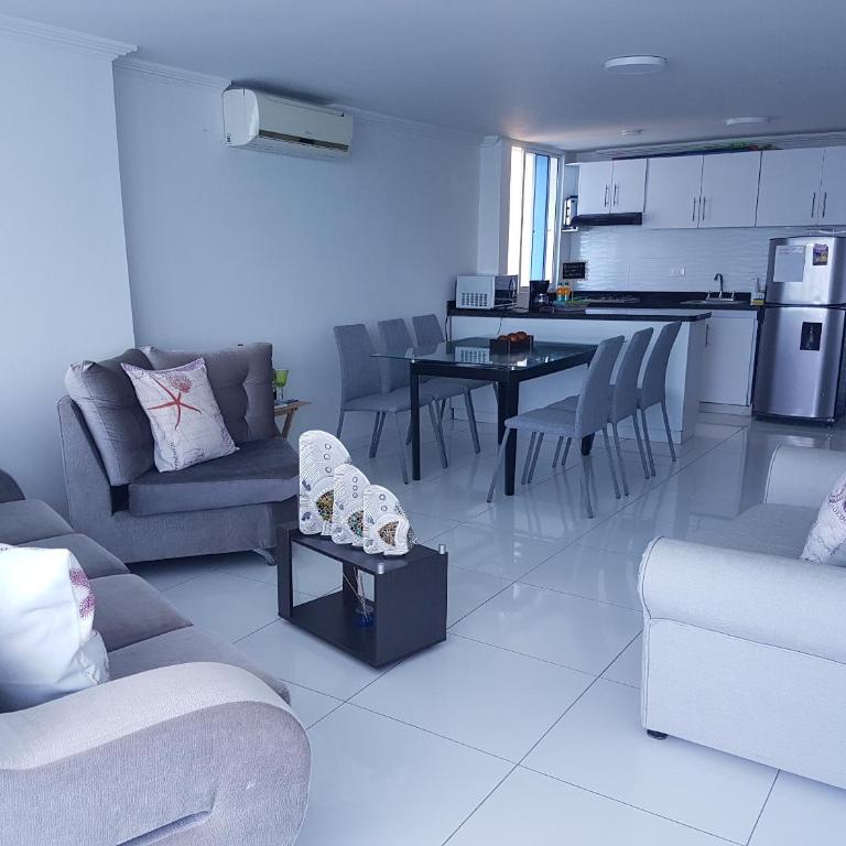 Espectaculares Vistas, Edificio Nautilus, Barrio El Laguito. - Three-Bedroom Apartment with Ocean View - 4