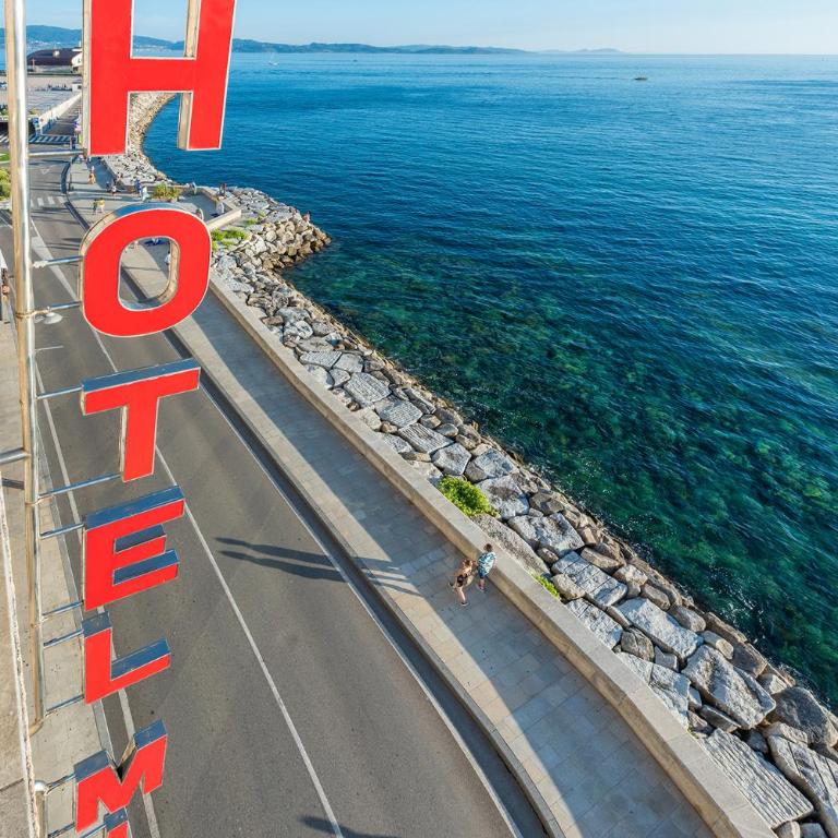 Hotel Minso - Habitación Doble Deluxe con balcón y vistas al mar - 10
