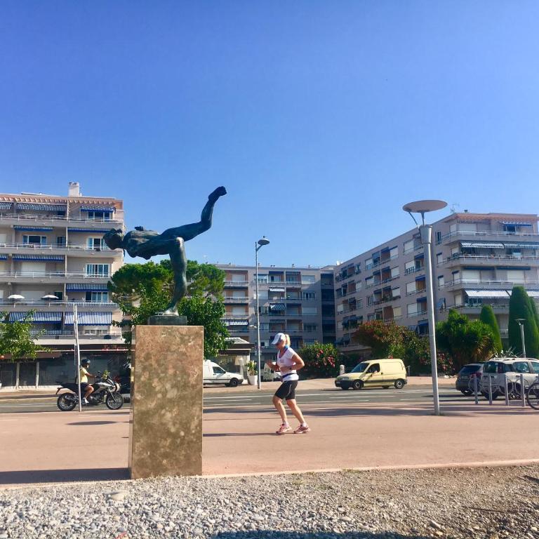 Charmant 2 pièces à 50 M de la mer - Appartement - 10
