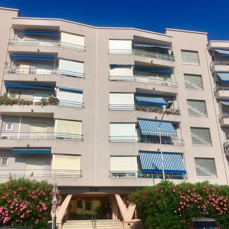 Charmant 2 pièces à 50 M de la mer - Appartement - 14