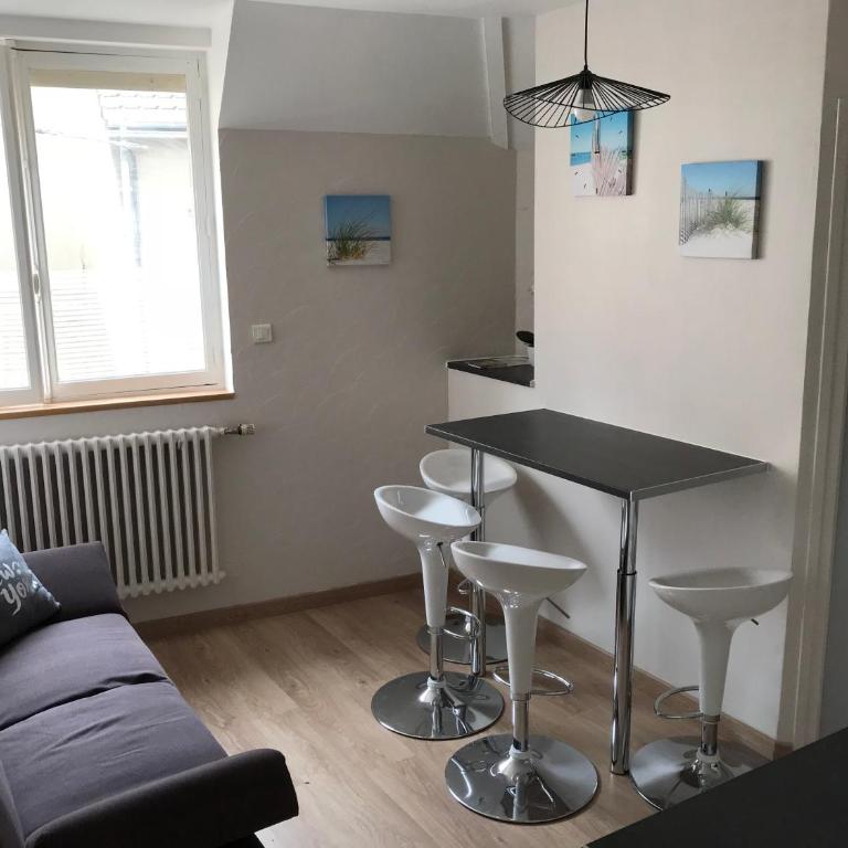 Lumineux T2 Vieille ville 3 pers parking gratuit - by La Source d'OrFée - Appartement - 17
