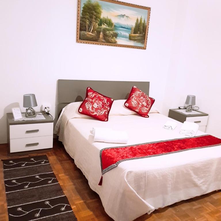 BB Stay Station - Camera Matrimoniale con Bagno in Comune - 1