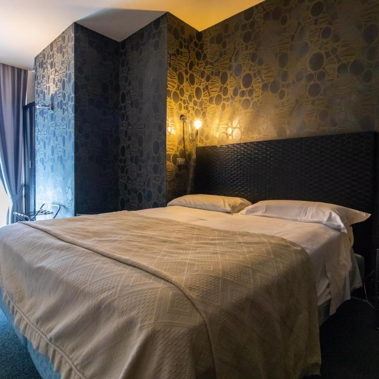 MH Design Hotel - Camera Matrimoniale Superior - 5