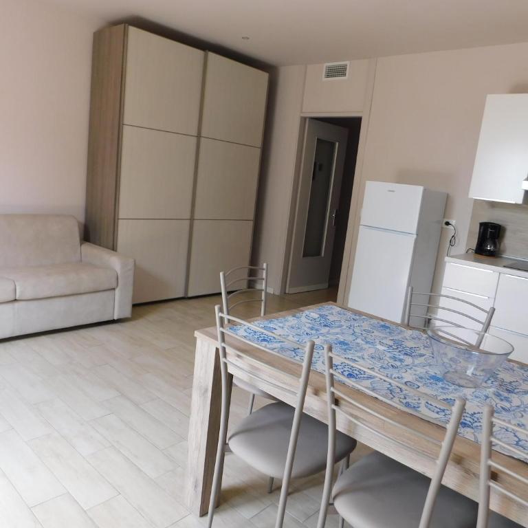 Holidays Residence - Appartamento con 2 Camere da Letto e Vasca Idromassaggio Privata - 3